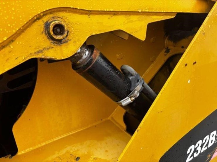 2009-caterpillar-232b2-image-43