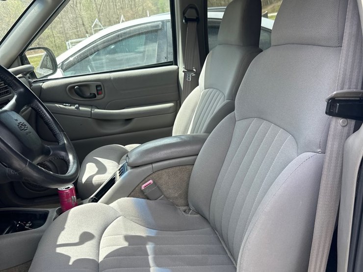 2004-chevrolet-blazer-image-7