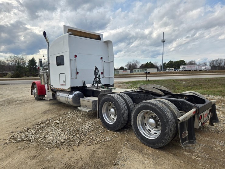 2000-peterbilt-379-image-13