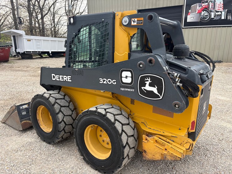 deere-320g-image-3