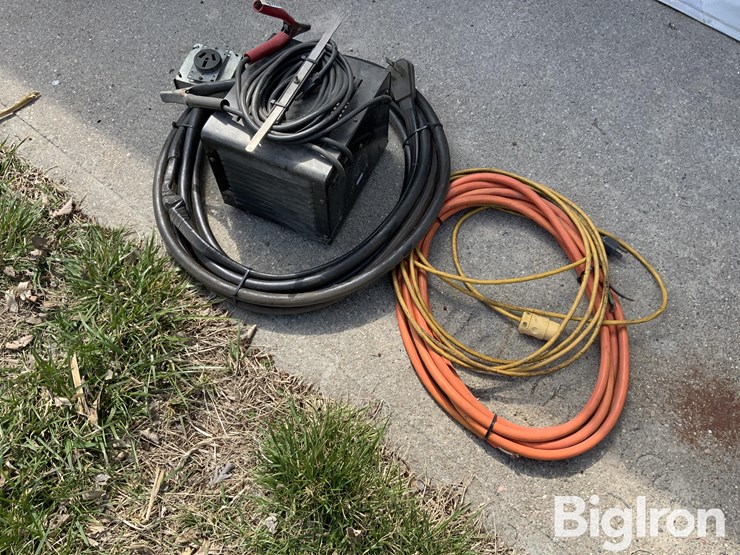 battery-charger-&-220v-cord-image-6