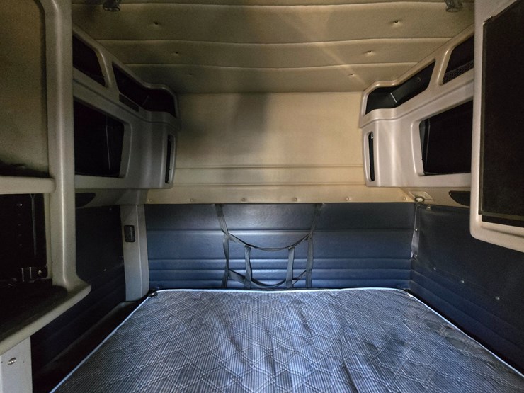 2005-peterbilt-379-image-74