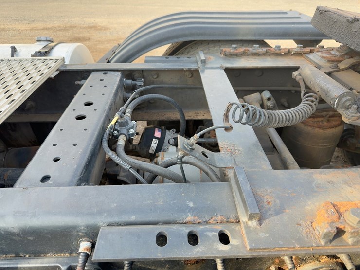 2015-international-8600-image-20