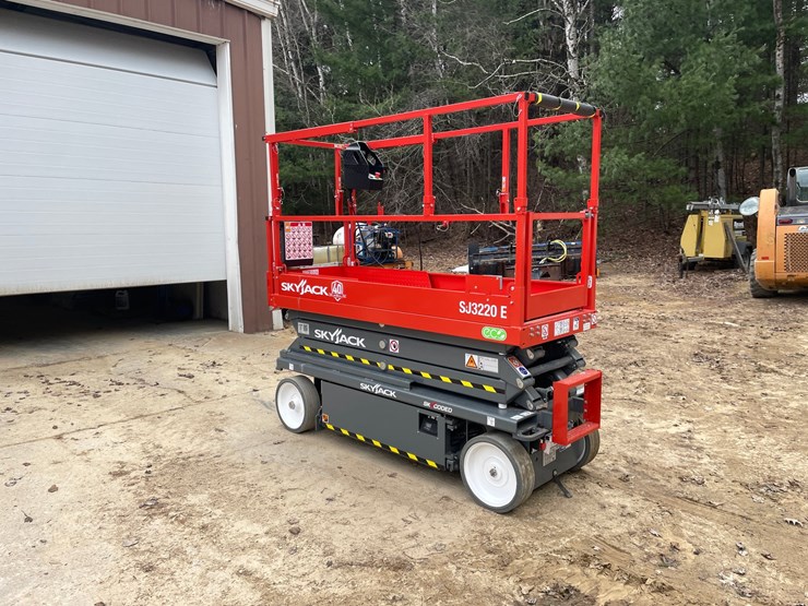 #7514a-•-2025-skyjack-sj3220e-electric-scissor-lift-image-8