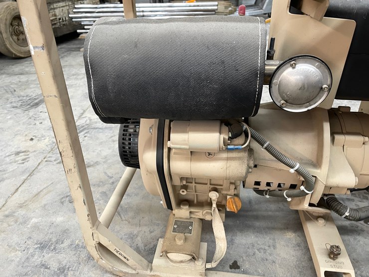 #7550-•-military-diesel-generator-image-5