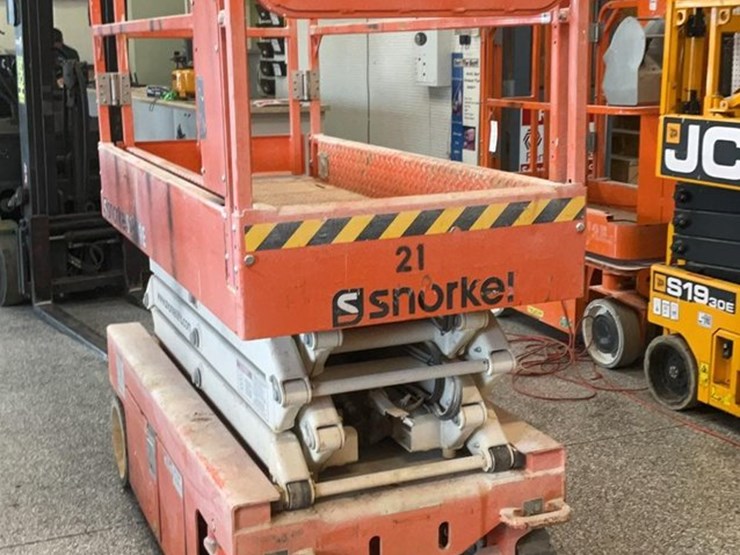 #426-•-2020-snorkel-19'-scissor-lift-image-4