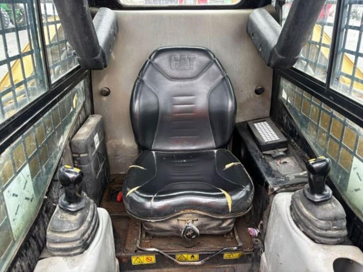 2009-caterpillar-232b2-image-12