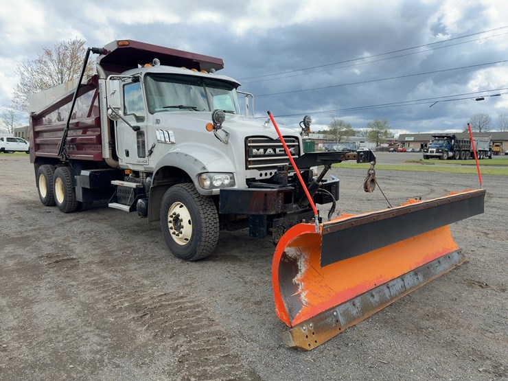 2010-mack-granite-gu713-image-7