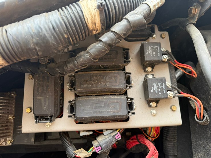 2016-case-1650m-image-48