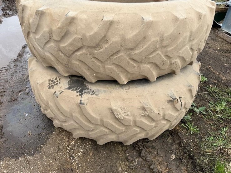 (2)-9-bolt-dual-tires-18.4-r38-image-2