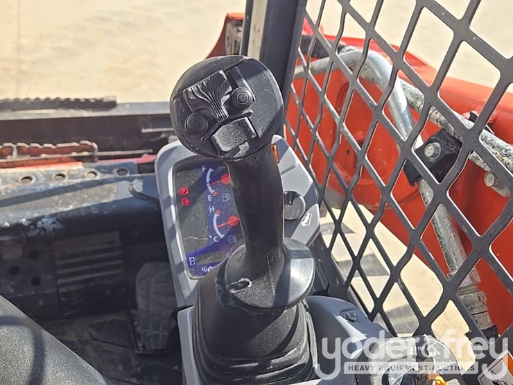 2020-kubota-svl65-2-image-76