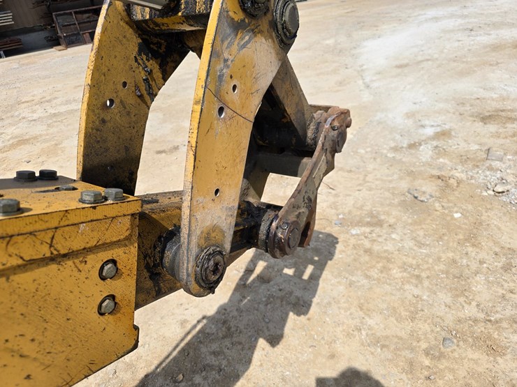 2005-caterpillar-420d-image-54