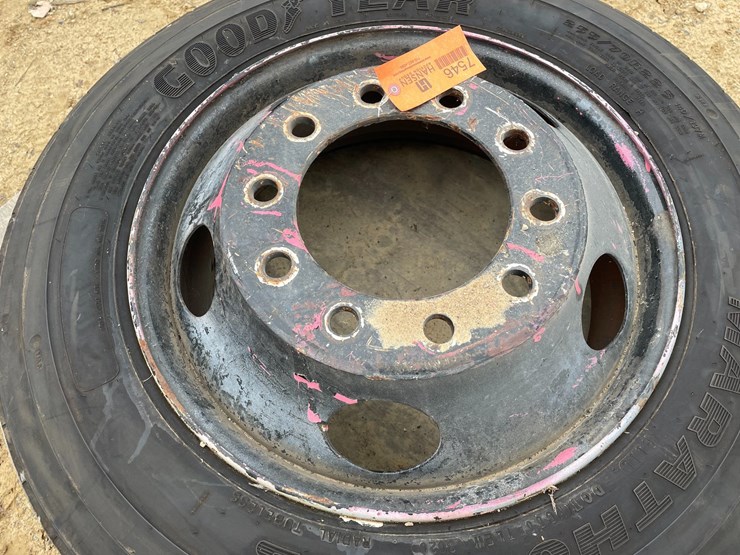 #7546-•-marathon-rss-brand-semi-tire-on-rim-image-8