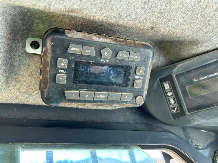 2019-deere-317g-image-25