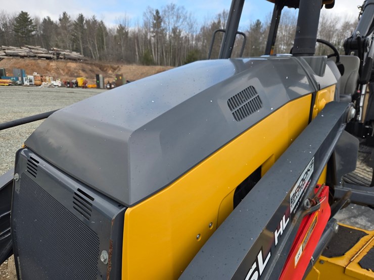 2019-deere-310-image-24