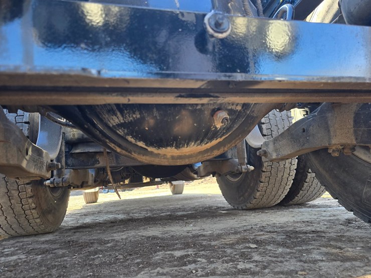 2019-peterbilt-567-image-95