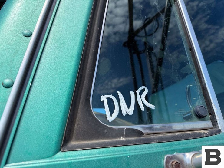 1990-peterbilt-377-image-52