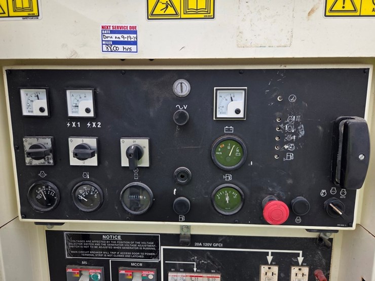 2011-caterpillar-xq20-image-32