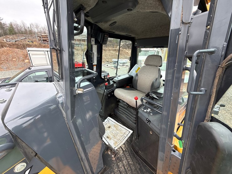 deere-700k-lgp-image-52