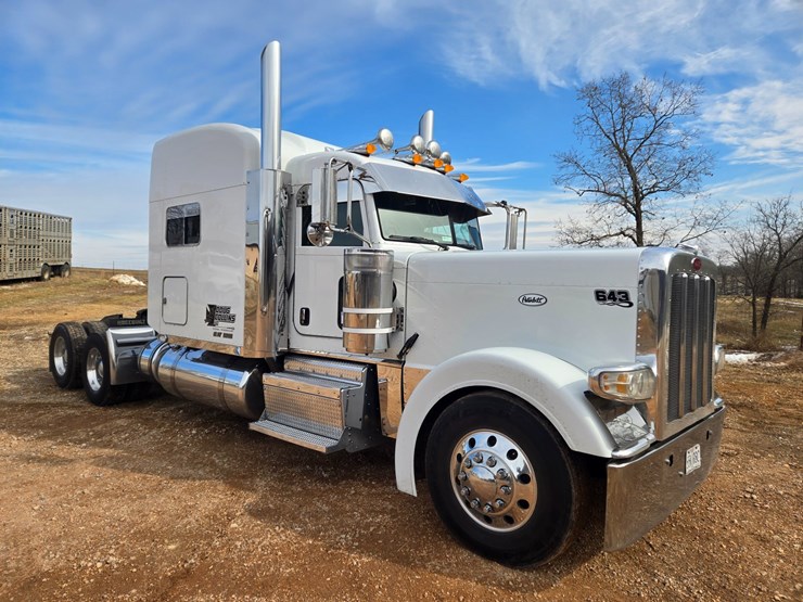 2014-peterbilt-389-image-27