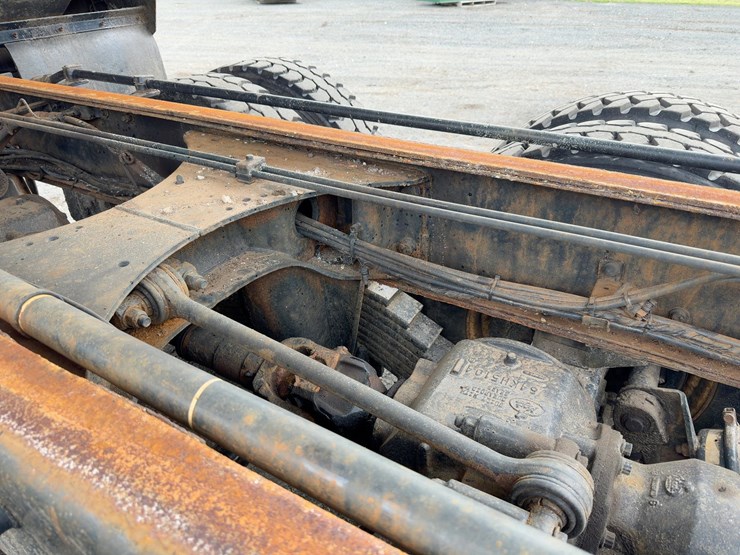 2010-mack-granite-gu713-image-26