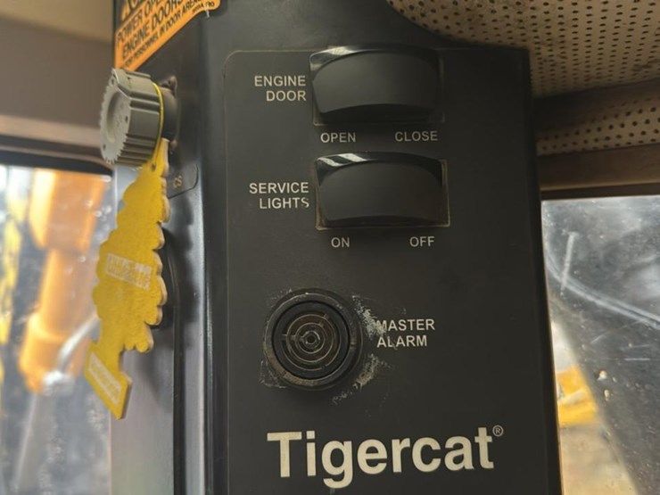 2010-tigercat-lx822c-image-46