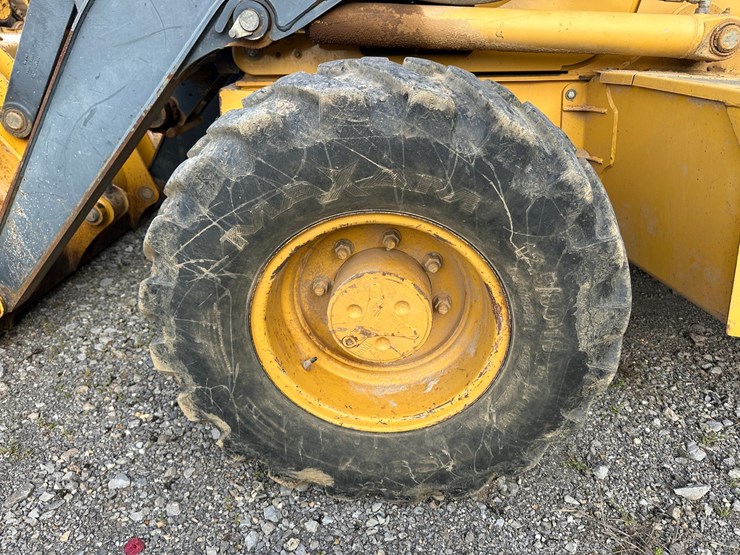 2011-deere-310sj-image-44