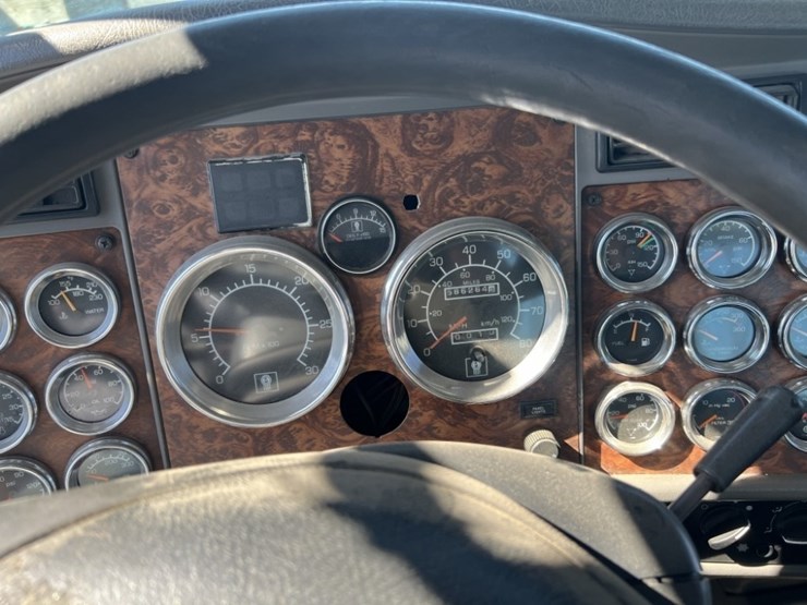 2002-kenworth-w900-image-30