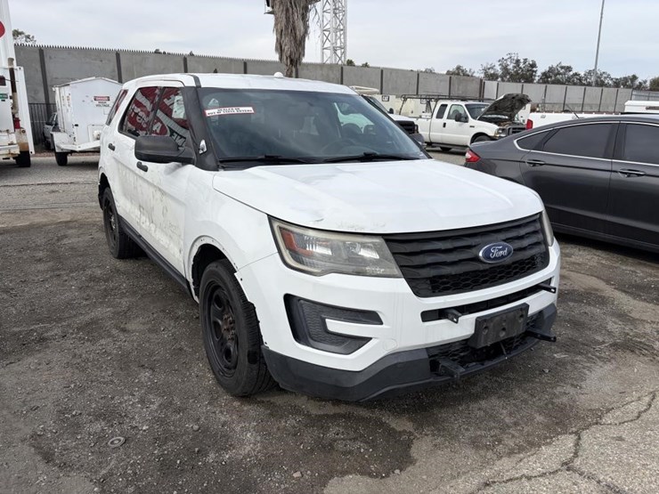 2017-ford-explorer-image-2