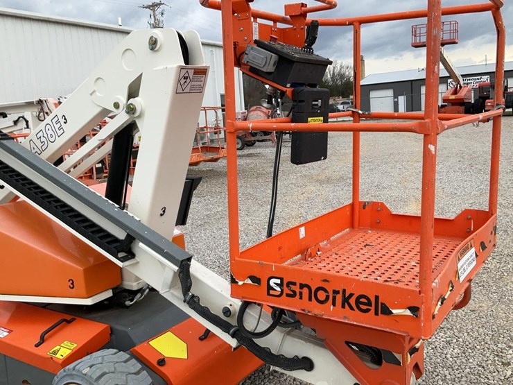 #310-•-2019-snorkel-38'-articulating-lift-image-26