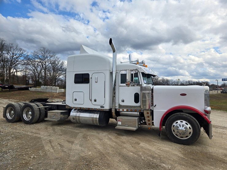2000-peterbilt-379-image-25
