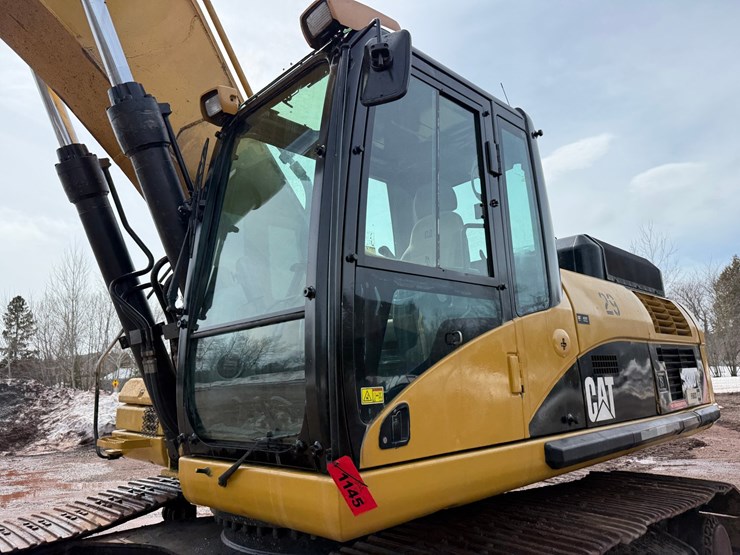 caterpillar-330d-image-95