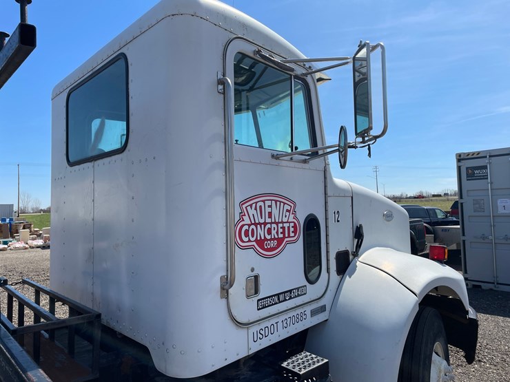 1995-peterbilt-330-image-17