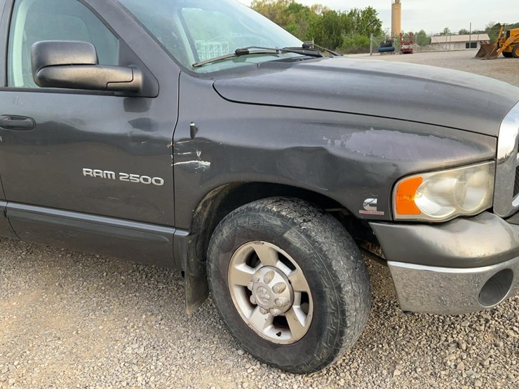 2004-dodge-2500-image-44