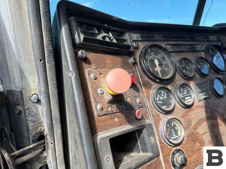 1990-peterbilt-377-image-44