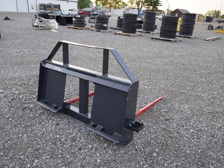 #1351-•-unused-landhonor-skid-steer-bale-spear-image-3