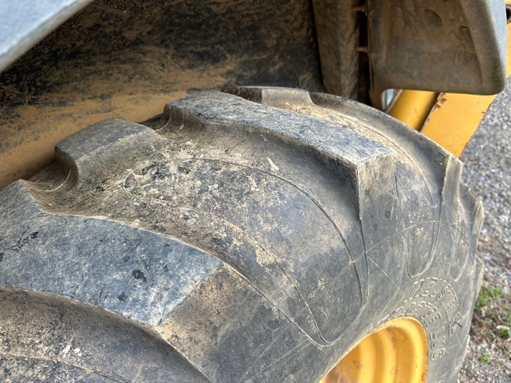 2011-deere-310sj-image-47