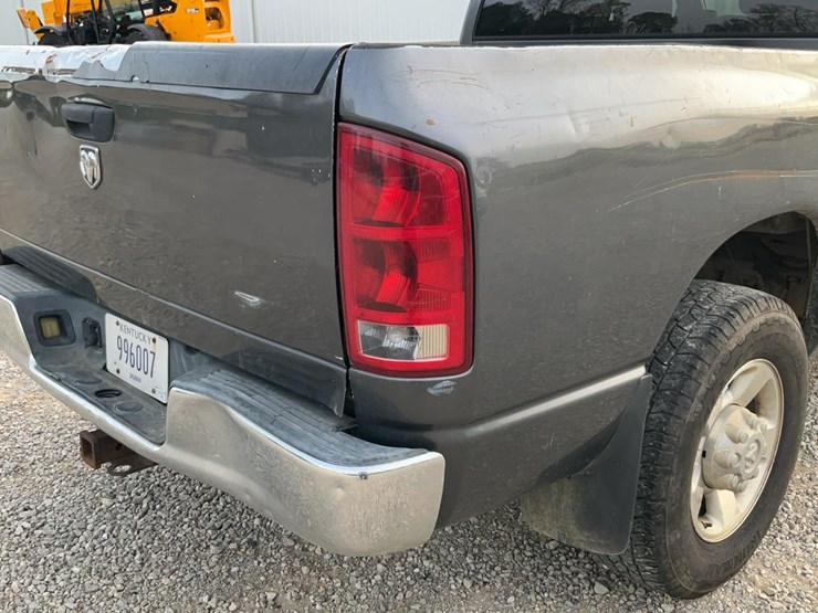 2004-dodge-2500-image-40