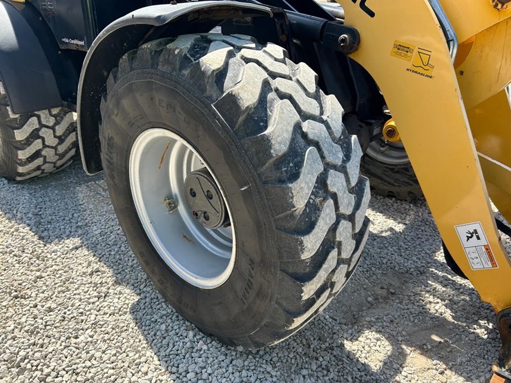 2022-gehl-al750-image-11