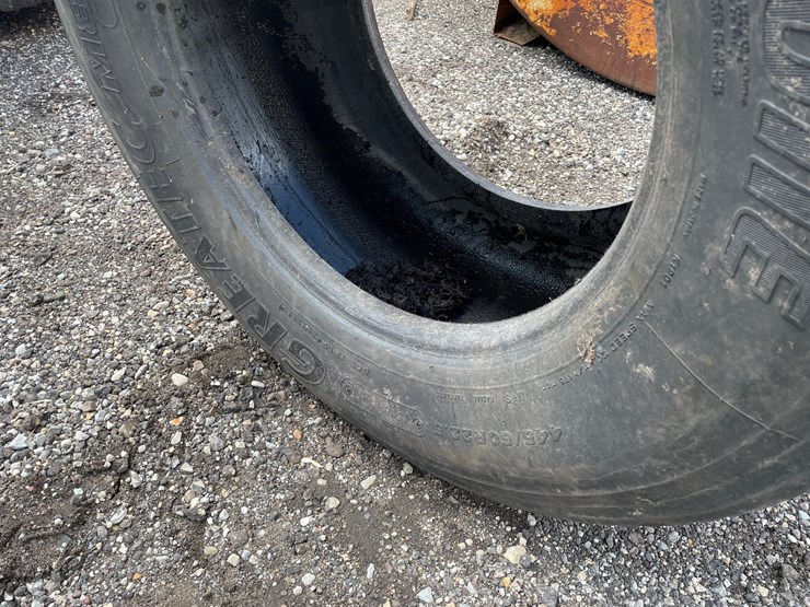 #3384-•-bridgestone-m835a-super-single-semi-tire-image-6