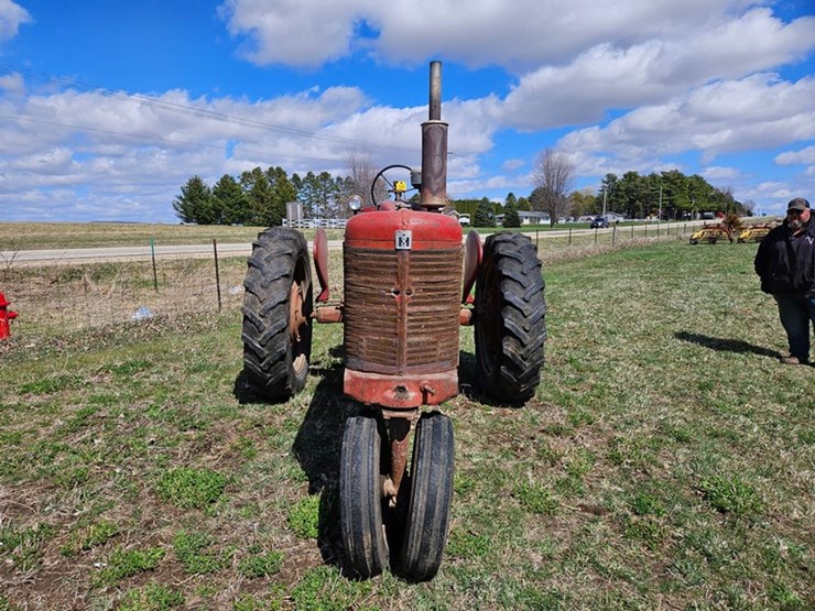 #525-•-farmall-super-m-tractor-image-8