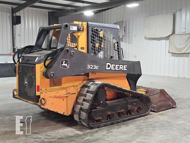 2014-deere-323e-image-3