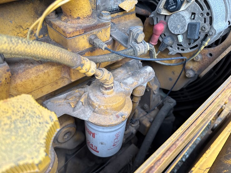 2005-deere-700j-xlt-image-27