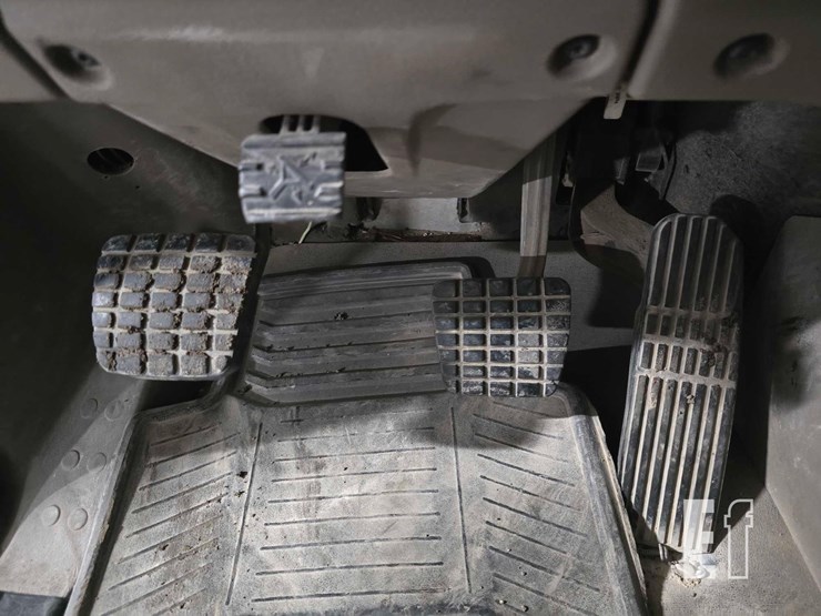 2013-freightliner-cascadia-125-image-11