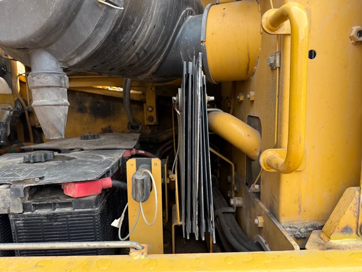 caterpillar-330d-image-57