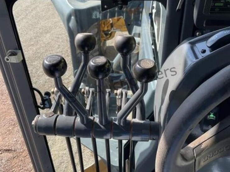 2011-deere-672g-image-25