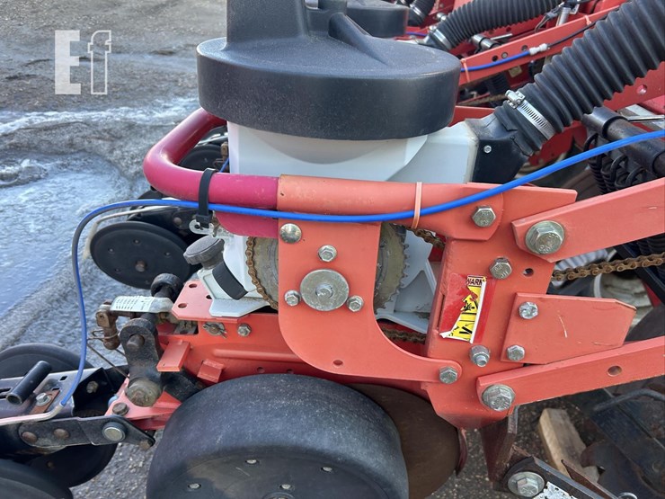 2009-white-8516-image-34