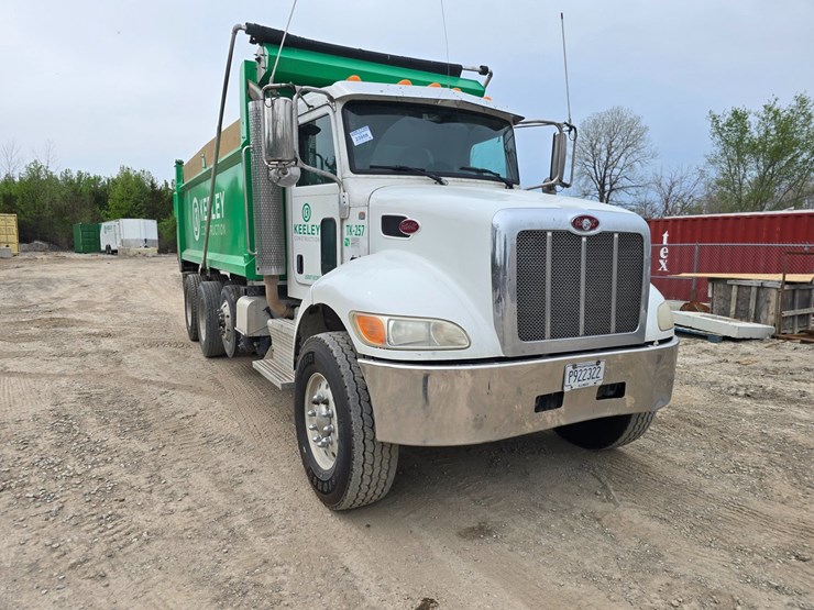 2017-peterbilt-348-image-22