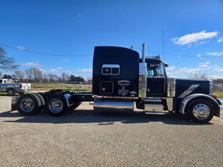 2005-peterbilt-379-image-24