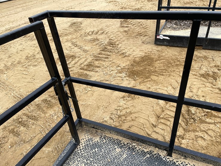 #7533-•-8'-work-platform-with-fork-pockets-image-13